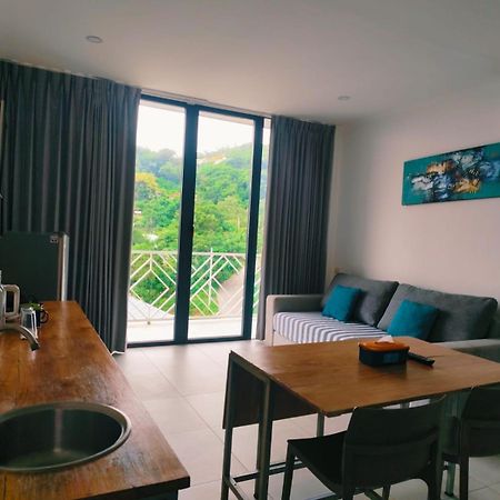 Triple 8 Suites Labuan Bajo Exterior foto