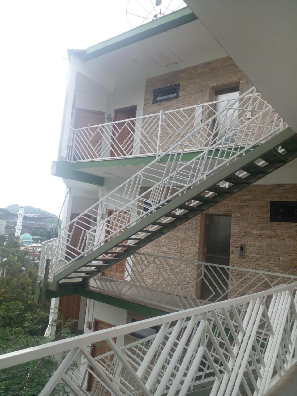Triple 8 Suites Labuan Bajo Exterior foto