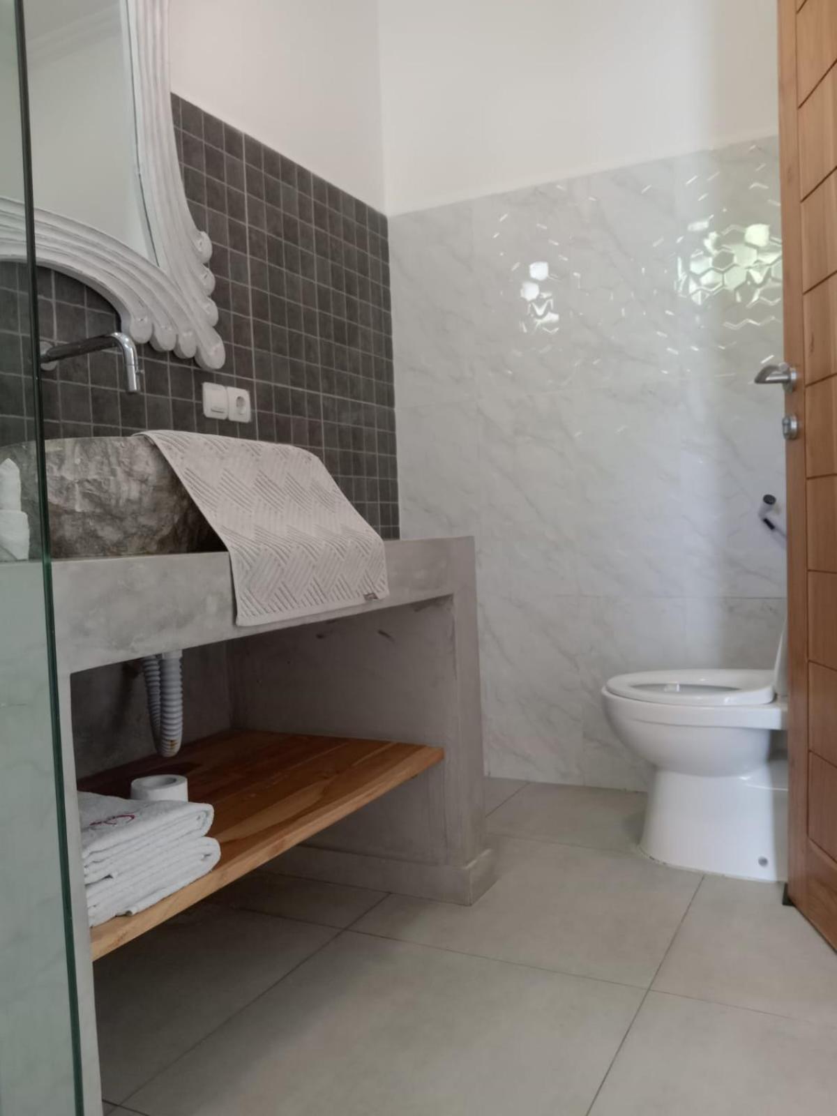 Triple 8 Suites Labuan Bajo Exterior foto