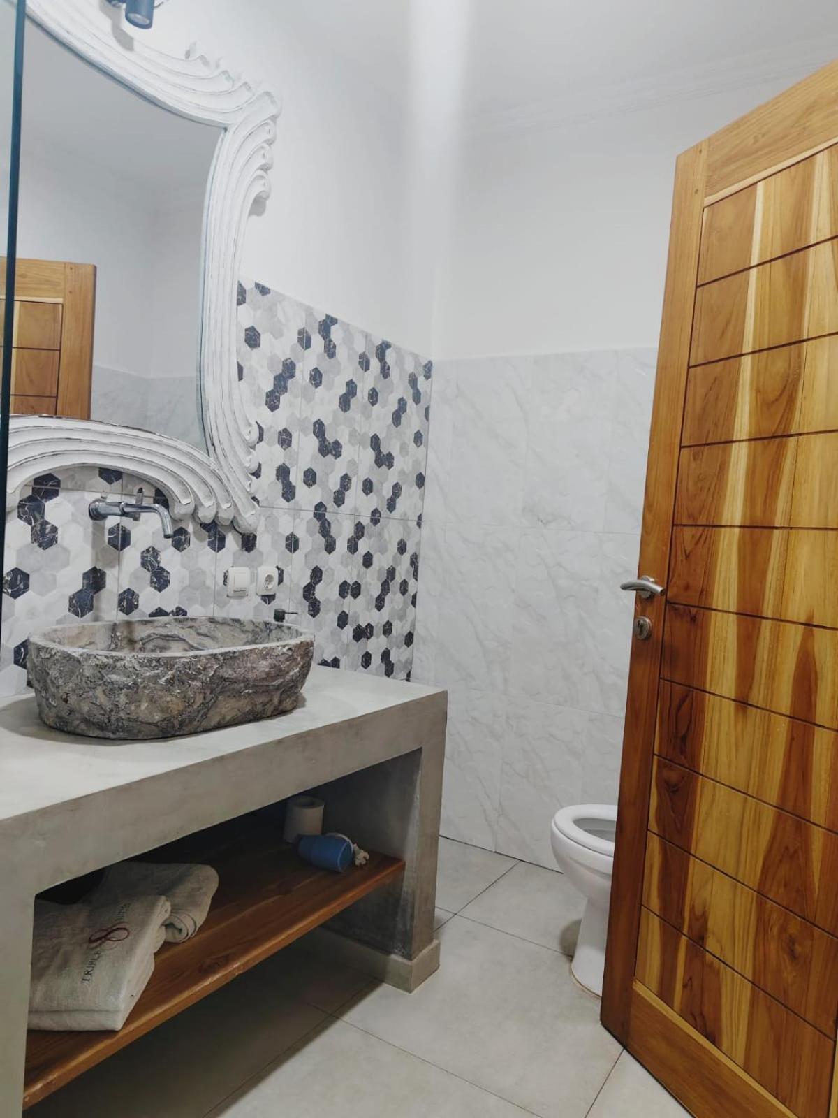 Triple 8 Suites Labuan Bajo Exterior foto