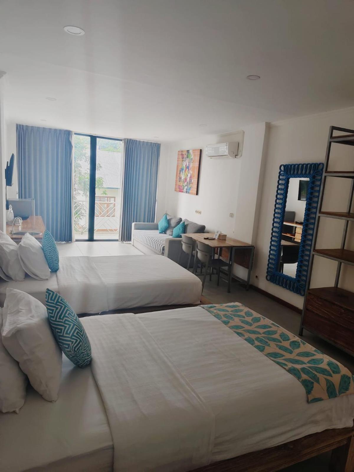 Triple 8 Suites Labuan Bajo Exterior foto
