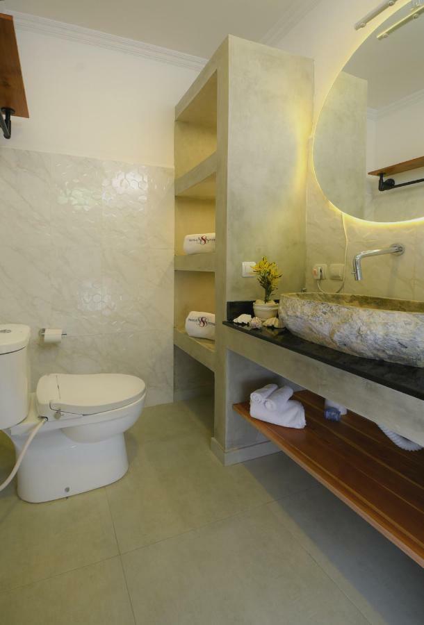 Triple 8 Suites Labuan Bajo Exterior foto